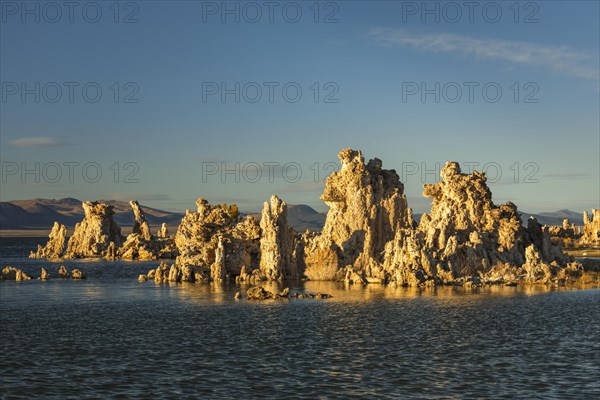 Mono Lake at sunset, Mono Lake Tufa State Reserve, Sierra Nevada, California, USA, Mono Lake Tufa State Reserve, California, USA, North America