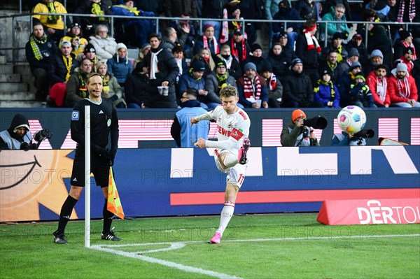 Florian Kainz (#11), 1.FC Koeln at free kick -, 1st Bundesliga, 1.FC Koeln, BVB Borussia Dortmund on 20.01.2024 at the RheinEnergieStadion in Cologne Germany .Photo: Alexander Franz (DFL/DFB REGULATIONS PROHIBIT ANY USE OF PHOTOGRAPHS AS IMAGE SEQUENCES AND/OR QUASI-VIDEO)