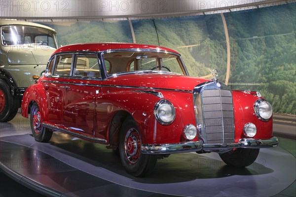 Mercedes-Benz 300, Mercedes-Benz Museum, Stuttgart, Baden-Wuerttemberg, Germany, Europe