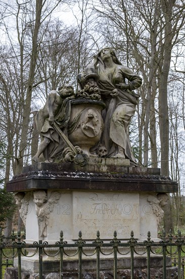 Monument to Duke Friedrich zu Mecklenburg (1717-1785) in Ludwigslust Palace Park, created in 1788 by the sculptor Rudolf Kaplunger, Ludwigslust, Mecklenburg-Vorpommern, Germany, Europe