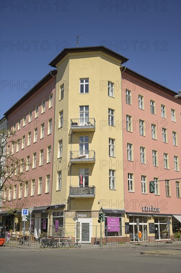 Evacuated and closed house, danger of collapse, Goltzstrasse / Grunewaldstrasse, Schoeneberg, Tempelhof-Schoeneberg, Berlin, Germany, Europe