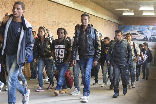 Syrian refugees have arrived at Schoenefeld station on a special train. They are then taken by bus to accommodation in Berlin, 13/09/2015, Schoenefeld, Brandenburg, Germany, Europe