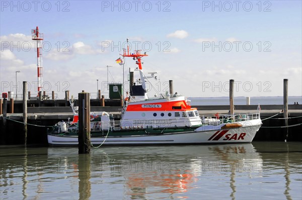 List, harbour, Sylt, North Frisian island, lifeboat lies at the quay of a harbour under a clear blue sky, Sylt, Schleswig-Holstein, Germany, Europe