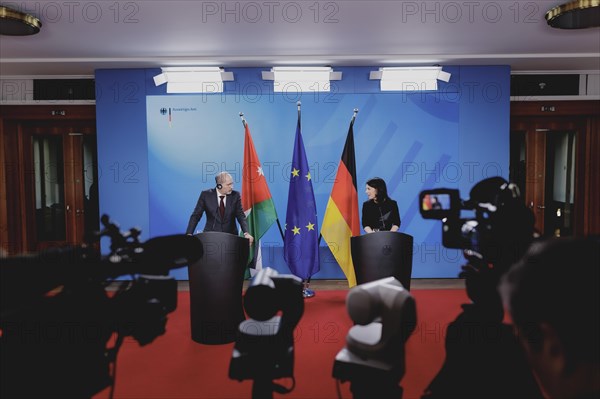 (R-L) Annalena Baerbock (Alliance 90/The Greens), Federal Foreign Minister, and Ayman Safadi, Foreign Minister of Jordan, speak to the media after a joint meeting in Berlin, 16 April 2024 / Photographed on behalf of the Federal Foreign Office