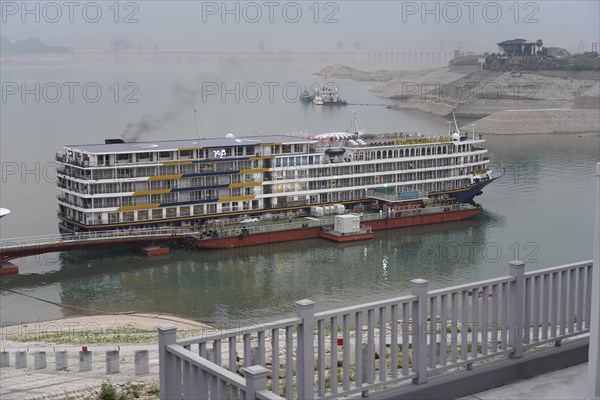 Cruise ship on the Yangtze River, Yichang, Hubei Province, China, Asia, Large cruise ship lying on the river bank while passengers board, Shanghai, Asia