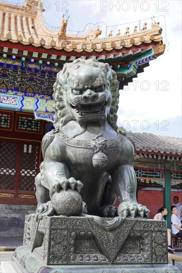 New Summer Palace, Beijing, China, Asia, An imposing stone statue of a lion, a guardian of traditional Chinese art, Beijing, Asia