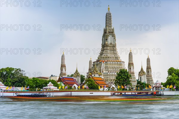Wat Arun temple, Buddhism, faith, church, sacred building, worship, attraction, famous, centre, travel, holiday, tourism, Asian, river, religion, religious, architecture, building, skyline, city view, urban, boat, Siam, tradition, traditional, history, culture, cultural history, capital, Bangkok, Thailand, Asia