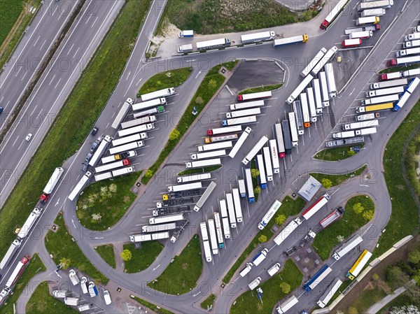 Serways service area Denkendorf Nord, motorway service area, truck parking spaces missing for compliance with rest periods, symbol photo, drone photo, Denkendorf, Baden-Wuerttemberg, Germany, Europe