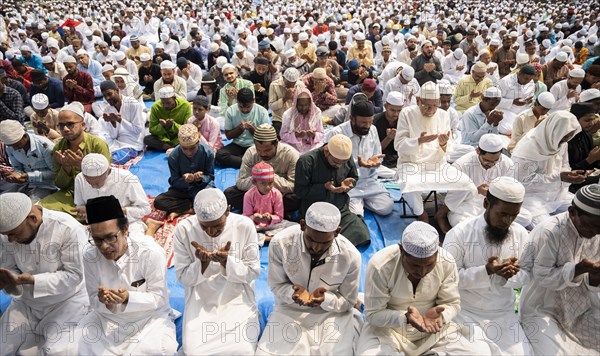 GUWAHATI, INDIA, APRIL 11: Muslims gather to perform Eid al-Fitr prayer at Eidgah in Guwahati, India on April 11, 2024. Muslims around the world are celebrating the Eid al-Fitr holiday, which marks the end of the fasting month of Ramadan