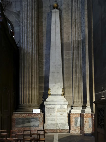 Paris 6e arrondissement. Church of Saint-Sulpice, The meridian known as the Gnomon is an astronomical measuring device that projects the sun onto the ground. Ile de France, France, Europe