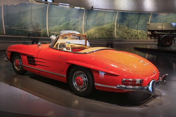 Mercedes-Benz 300 SL Roadster, Mercedes-Benz Museum, Stuttgart, Baden-Wuerttemberg, Germany, Europe