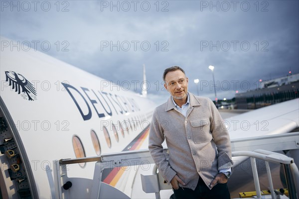 Christian Lindner (FDP), Federal Minister of Finance, pictured boarding an aircraft of the Bundeswehr air force. The Minister is travelling to the IMF Spring Meeting in Washington. Berlin, 16.04.2024. Photographed on behalf of the Federal Ministry of Finance (BMF)