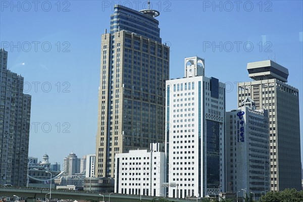 Traffic in Shanghai, Shanghai Shi, People's Republic of China, Skyscraper with glass fronts in an urban skyline against a blue sky, Shanghai, China, Asia