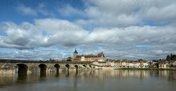 Gien. River Loire and the old bridge. Loiret departement. Centre-Val de Loire. France