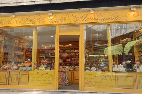 Confectionery shop 'La Cure Gourmande', entrance and shop window, Avignon, Vaucluse, Provence-Alpes-Cote d'Azur, South of France, France, Europe