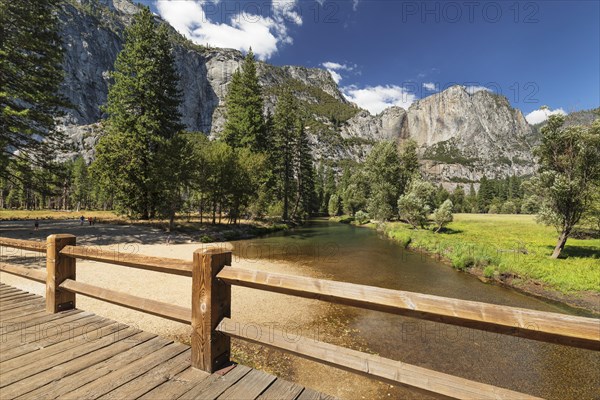 Merced River in the Yosemite Valley, Yosemite National Park, California, United States, USA, Yosemite National Park, California, USA, North America