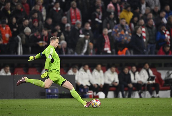 Goalkeeper Manuel Neuer FC Bayern Munich FCB (01) Goal kick action, Allianz Arena, Munich, Bavaria, Germany, Europe