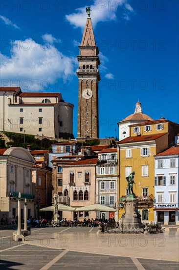 Tartini Square with Gothic patrician house, Benecanka, Venetian house, harbour town of Piran on the Adriatic coast with Venetian flair, Slovenia, Piran, Slovenia, Europe