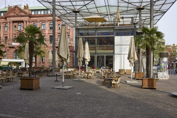 Outdoor area of a catering establishment on the Domshof in Bremen, Hanseatic city, federal state of Bremen, Germany, Europe