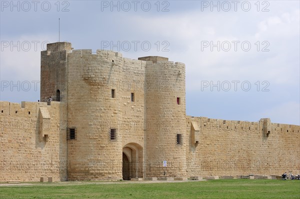 Old city wall, Aigues-Mortes, Camargue, Gard, Languedoc-Roussillon, South of France, France, Europe