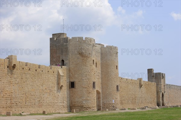 Old city wall, Aigues-Mortes, Camargue, Gard, Languedoc-Roussillon, South of France, France, Europe