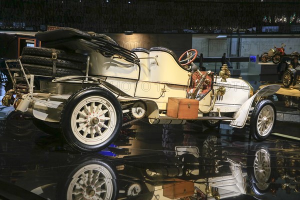 Mercedes 75 hp double phaeton, the first series-produced automobile from Daimler-Motoren-Gesellschaft with a six-cylinder engine, here an open touring car with two rows of seats from 1908, Mercedes-Benz Museum, Stuttgart, Baden-Wuerttemberg, Germany, Europe