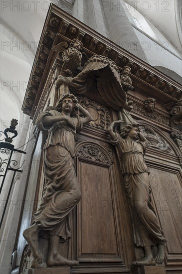 Carved figures on the oak choir stalls, 17th century, former Cistercian monastery Pontigny, Pontigny Abbey was founded in 1114, Pontigny, Bourgogne, France, Europe