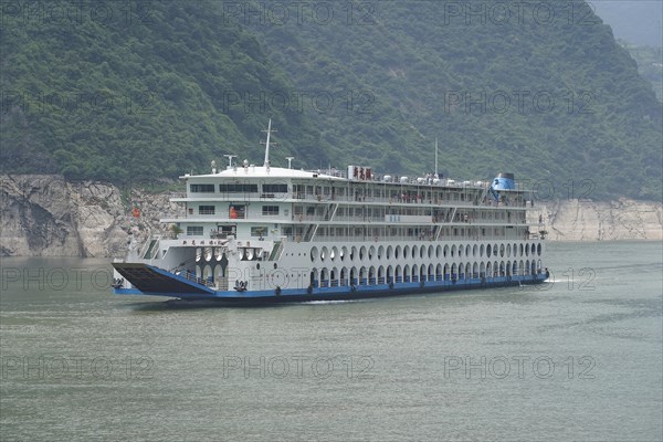 Chongqing, Chongqing Province, Cruise ship on the Yangtze River, Large cruise ship sailing on a river in front of picturesque green hills, Yichang, Hubei Province, China, Asia