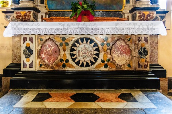 Altar with marble inlays, Cattedrale dei Santi Ilario e Taziano, 14th century, Gorizia, border town to Slovenia, Friuli, Italy, Gorizia, Friuli, Italy, Europe