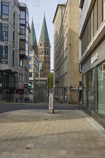 Houses at the Bischofsnadel and St Peter's Cathedral in Bremen, Hanseatic City, State of Bremen, Germany, Europe