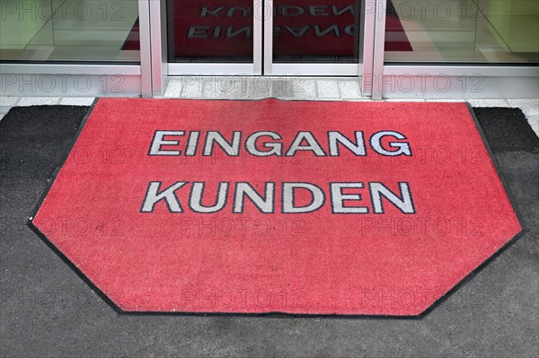 Carpet customer entrance