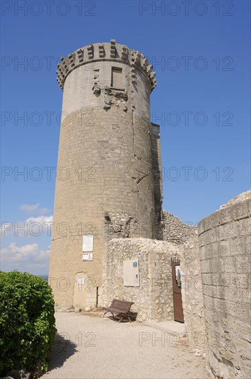 Castle, Chateaurenard, Bouches-du-Rhone, Provence-Alpes-Cote d'Azur, South of France, France, Europe