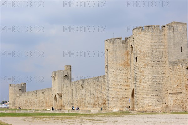 Old city wall, Aigues-Mortes, Camargue, Gard, Languedoc-Roussillon, South of France, France, Europe