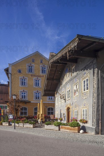 Houses to the Hussars and Braeustueberl with Lueftlmalerei, gastronomy, Partenkirchen district, Garmisch-Partenkirchen, Werdenfelser Land, Upper Bavaria, Bavaria, Germany, Europe