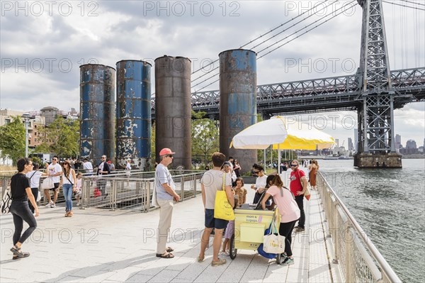 Domino Park and Williamsburg Bridge, Williamsburg, New York City, New York State, USA, New York City, New York State, USA, North America