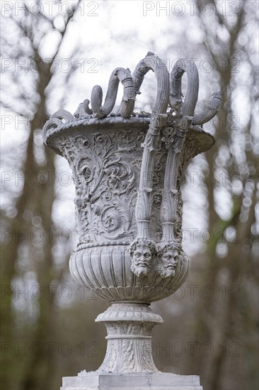 Cast zinc vase on a pedestal in the castle park, Ludwigslust, Mecklenburg-Vorpommern, Germany, Europe