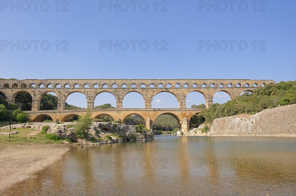 Pont du Gard, Roman aqueduct over the River Gardon, Vers-Pont-du-Gard, Languedoc-Roussillon, South of France, France, Europe