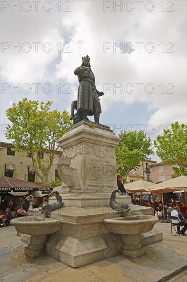 Statue of King Louis IX, Aigues-Mortes, Camargue, Gard, Languedoc-Roussillon, South of France, France, Europe