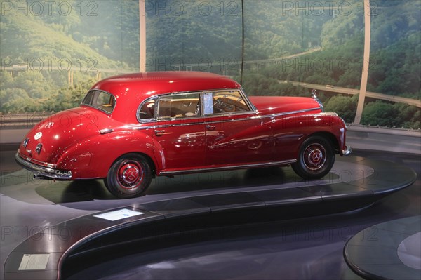 Mercedes-Benz 300, Mercedes-Benz Museum, Stuttgart, Baden-Wuerttemberg, Germany, Europe