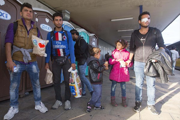 Syrian refugees have arrived at Schoenefeld station on a special train. They are then taken by bus to accommodation in Berlin, 13/09/2015, Schoenefeld, Brandenburg, Germany, Europe