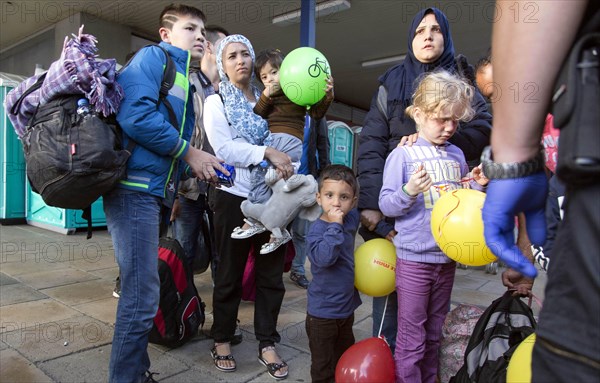 Syrian refugees have arrived at Schoenefeld station on a special train. They are then taken by bus to accommodation in Berlin, 13/09/2015, Schoenefeld, Brandenburg, Germany, Europe