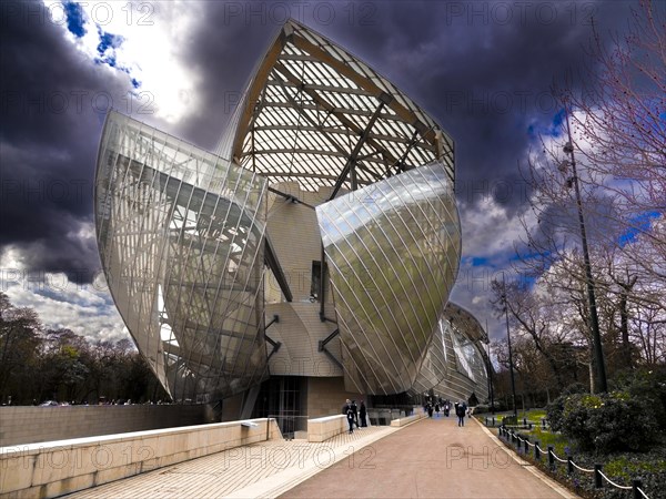 Paris 16e arr, The modern architecture of Louis Vuitton Foundation by Frank Gehry. Ile de France, France, Europe