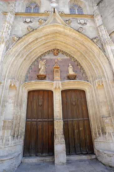 Entrance to the church of Saint Agricol, Avignon, Vaucluse, Provence-Alpes-Cote d'Azur, South of France, France, Europe