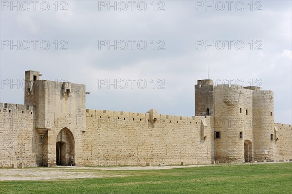 Old city wall, Aigues-Mortes, Camargue, Gard, Languedoc-Roussillon, South of France, France, Europe