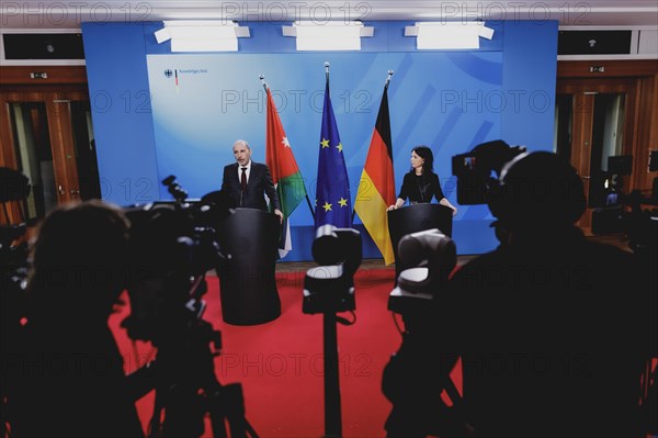 (R-L) Annalena Baerbock (Alliance 90/The Greens), Federal Foreign Minister, and Ayman Safadi, Foreign Minister of Jordan, speak to the media after a joint meeting in Berlin, 16 April 2024 / Photographed on behalf of the Federal Foreign Office