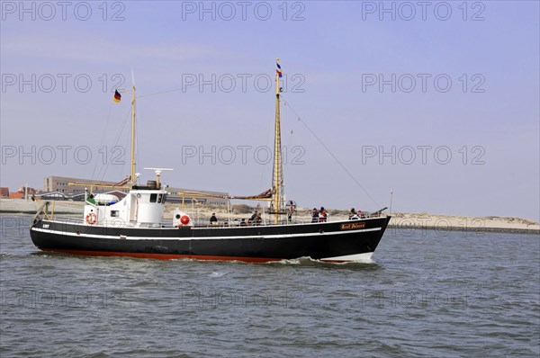 Sylt, North Frisian Island, Schleswig Holstein, A small ship with German flags sails on the sea, Sylt, North Frisian Island, Schleswig Holstein, Germany, Europe