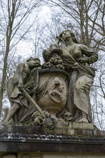 Monument to Duke Friedrich zu Mecklenburg (1717-1785) in Ludwigslust Palace Park, created in 1788 by the sculptor Rudolf Kaplunger, Ludwigslust, Mecklenburg-Vorpommern, Germany, Europe