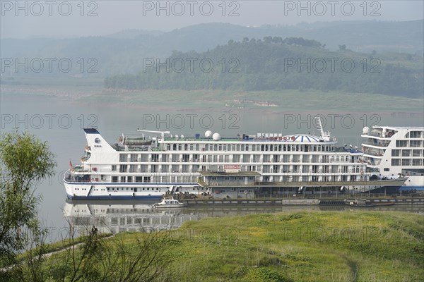 Chongqing, Chongqing Province, Cruise ship on the Yangtze River, A cruise ship anchors on a foggy morning on a riverbank surrounded by hills, Yangtze River, Chongqing, Chongqing Province, China, Asia