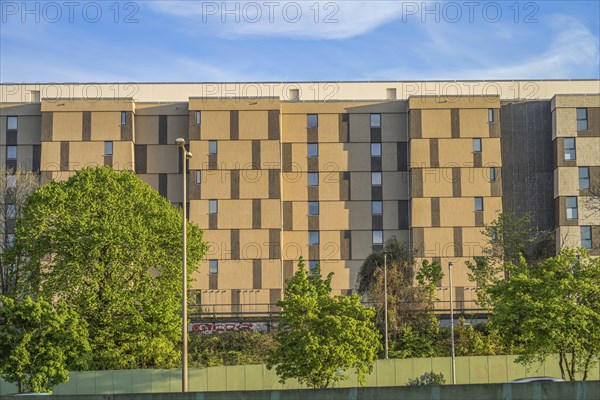 Prefabricated buildings, Friedenauer Hoehe development area, A100 city motorway, Friedenau, Schoeneberg, Berlin, Germany, Europe