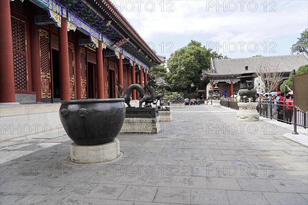 New Summer Palace, Beijing, China, Asia, A large historic cauldron on a stone floor at a historic site, Beijing, Asia